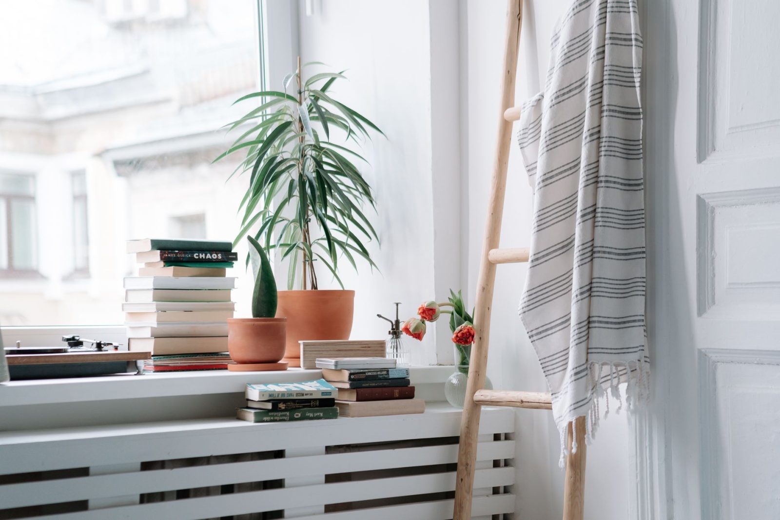 Stojan na uteráky IKEA: Ako vybrať ten správny do vašej kúpeľne