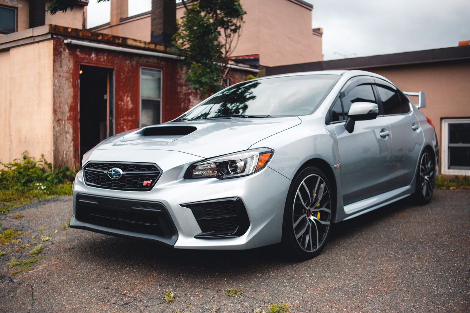 Kefa na auto s dlhou rukoväťou: Kľúčové vlastnosti pre bezpečné a pohodlné čistenie
