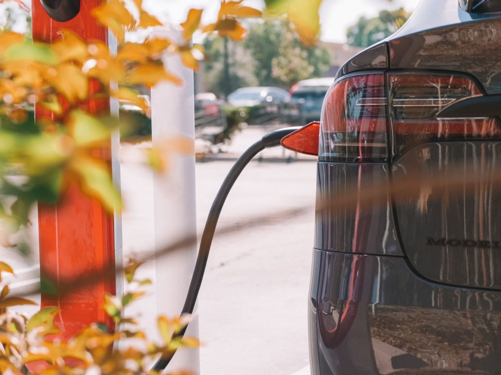 Kryty zrkadiel pre Tesla: Ako vybrať správny typ a materiál